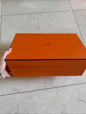 Hermès Orange Signature Box 14 x 8.5 x 5 inches